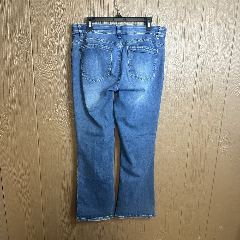 Democracy Women's Ab Solution Itty Bitty Flare Boot Cut  Jeans Sz 16 Medium Wash - Picture 5 of 6